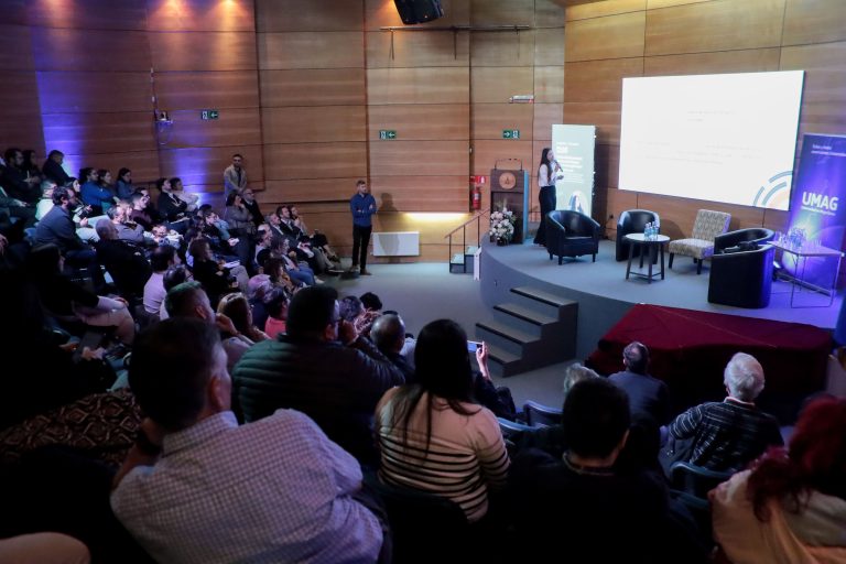 Foto Agustina Ravotti en evento Tech Horizon Magallanes