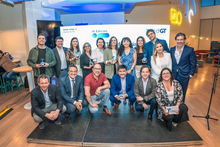 Foto grupal ganadores IX Edición Premios TT